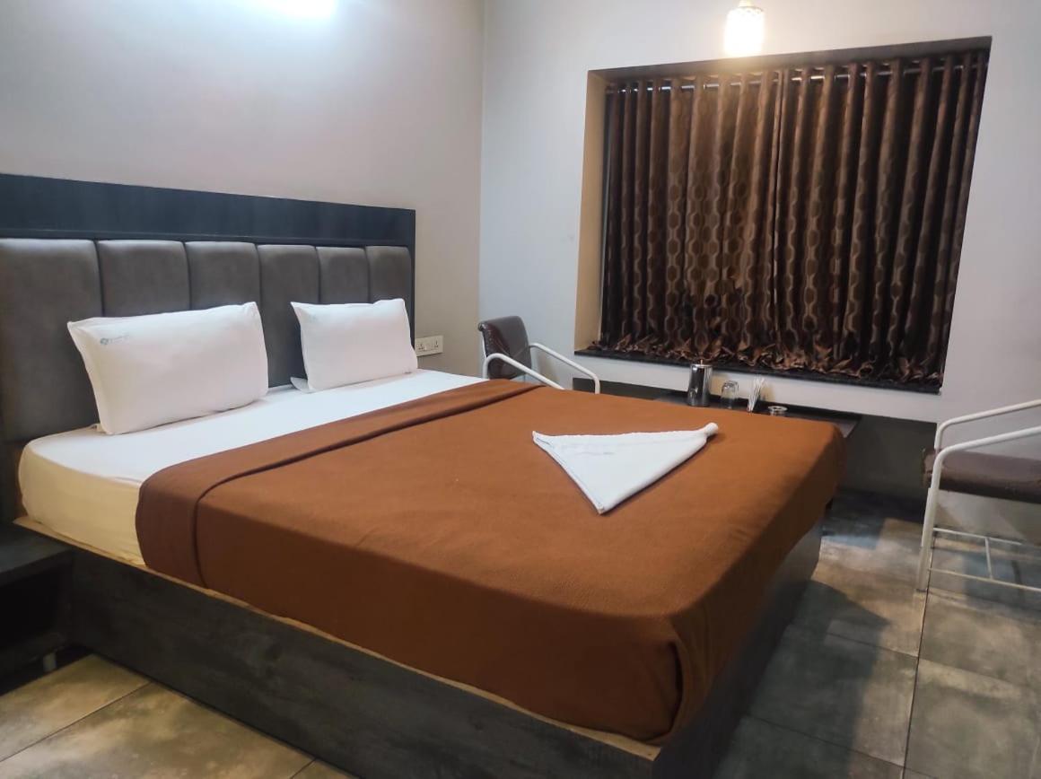 Hotel Vrindavan Deluxe Kolhapur Eksteriør billede