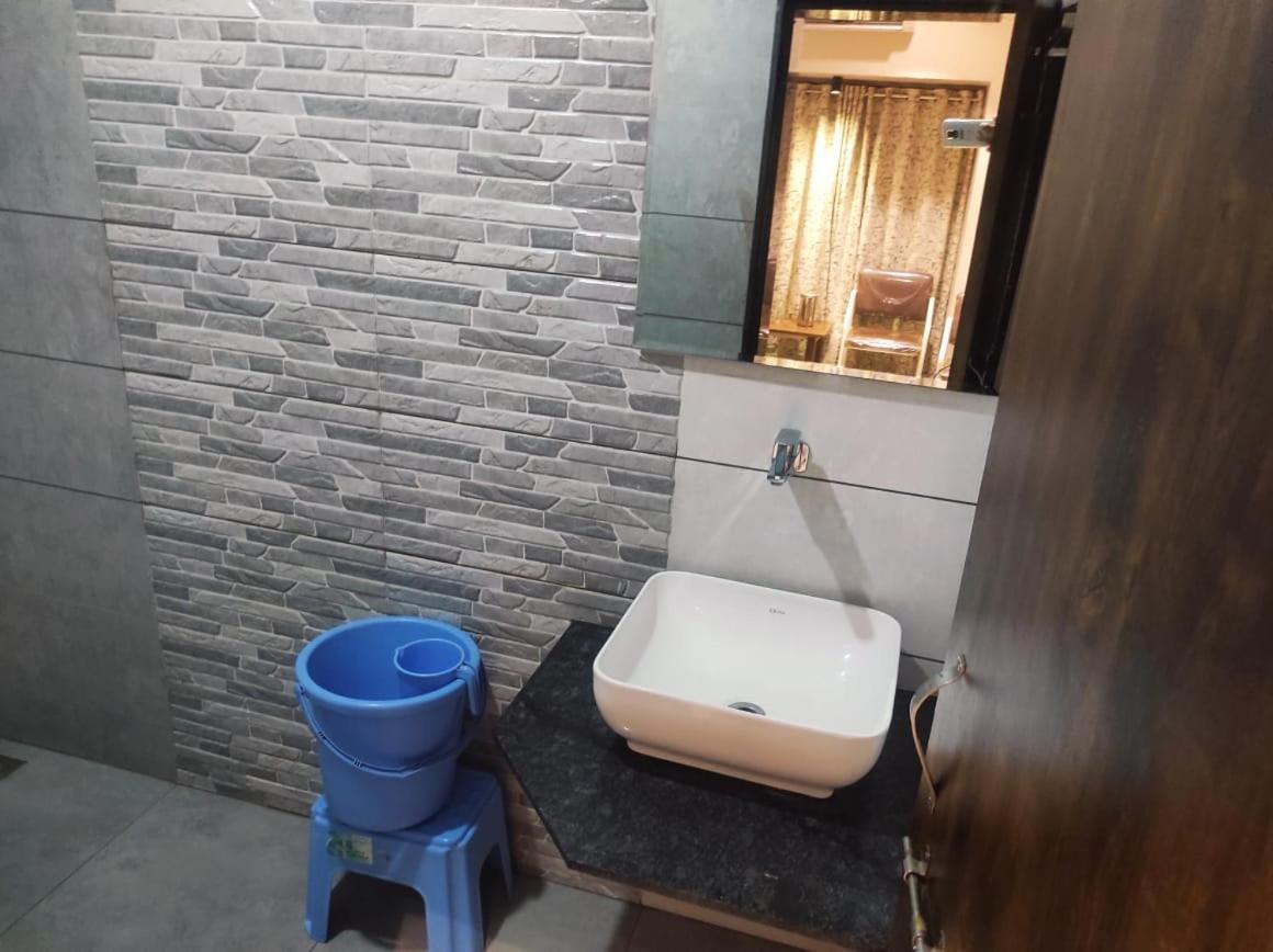 Hotel Vrindavan Deluxe Kolhapur Eksteriør billede
