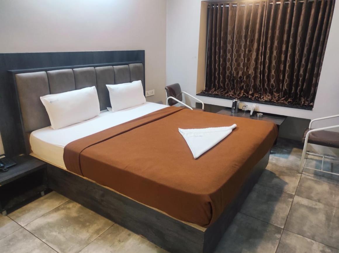 Hotel Vrindavan Deluxe Kolhapur Eksteriør billede