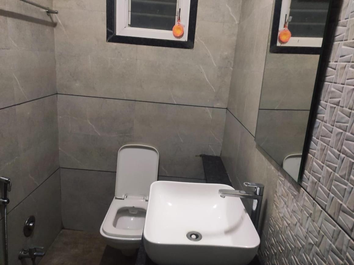Hotel Vrindavan Deluxe Kolhapur Eksteriør billede