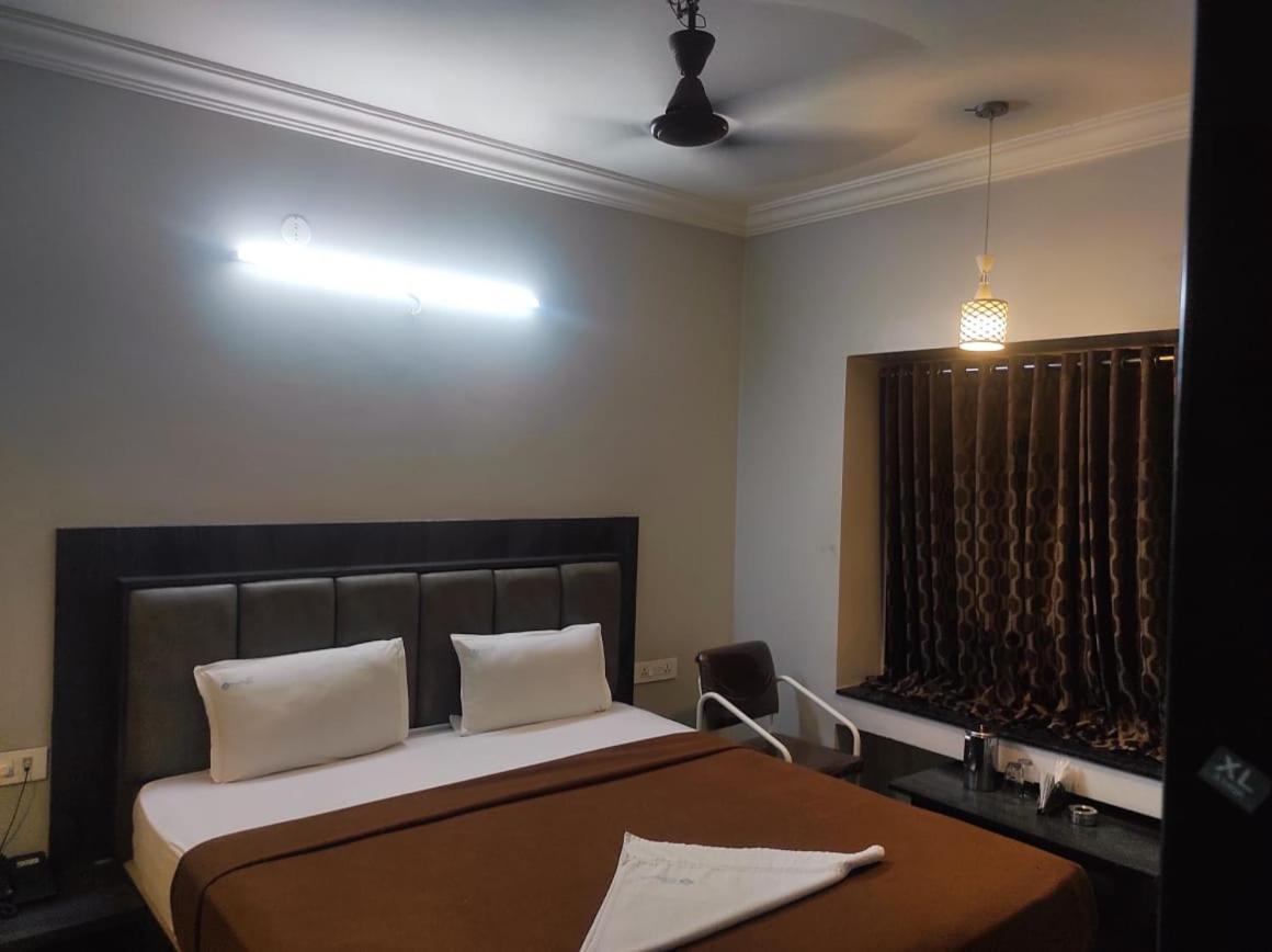 Hotel Vrindavan Deluxe Kolhapur Eksteriør billede