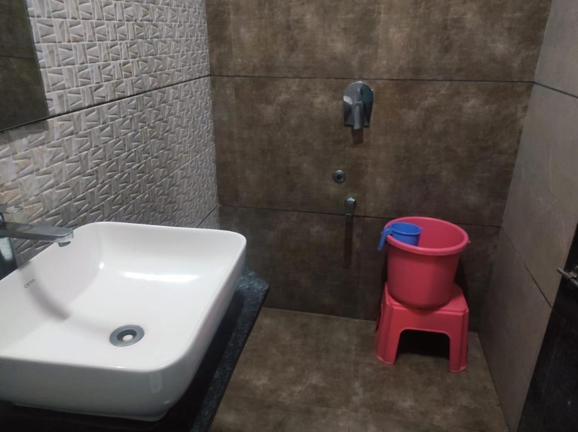 Hotel Vrindavan Deluxe Kolhapur Eksteriør billede