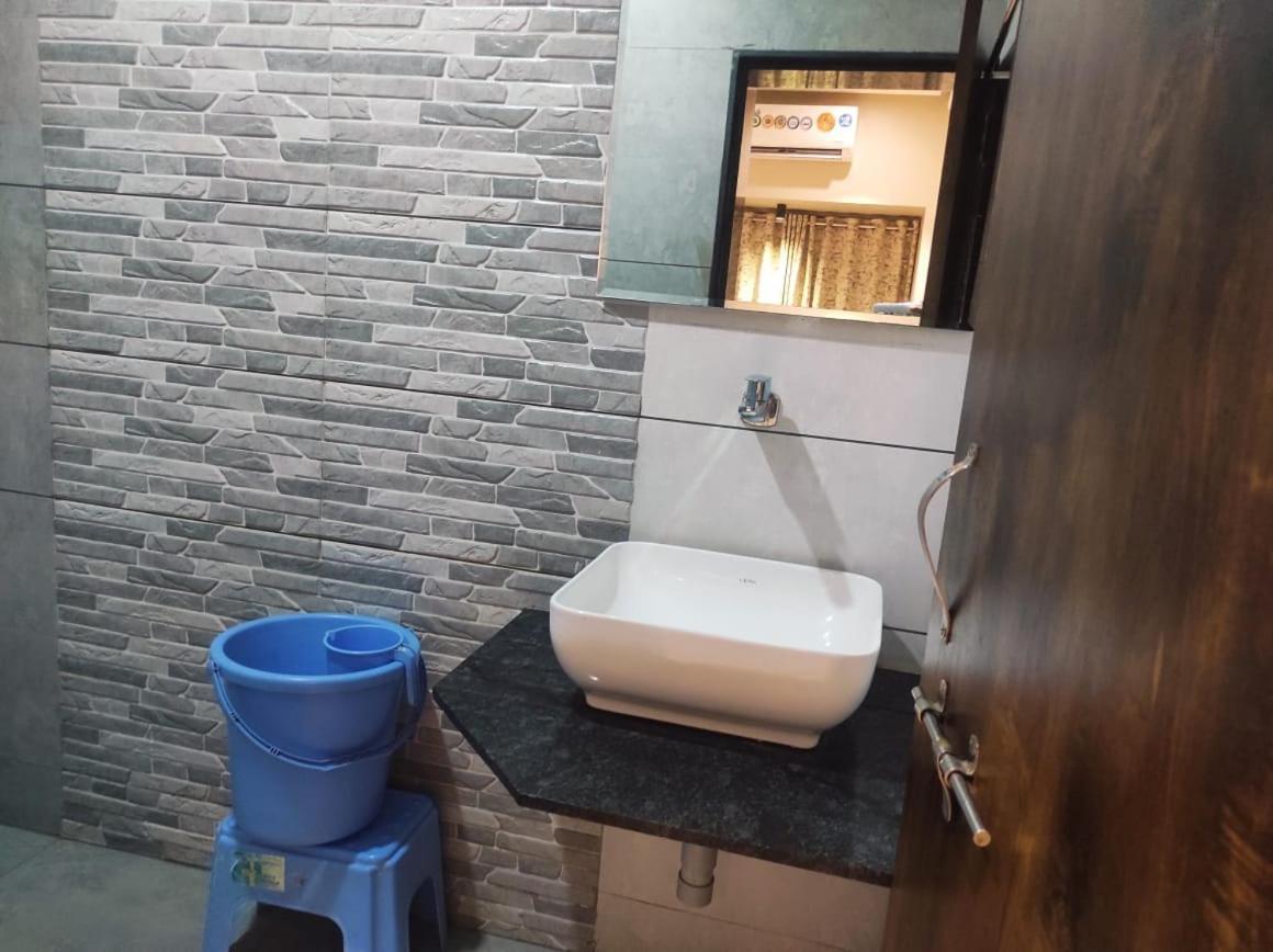Hotel Vrindavan Deluxe Kolhapur Eksteriør billede