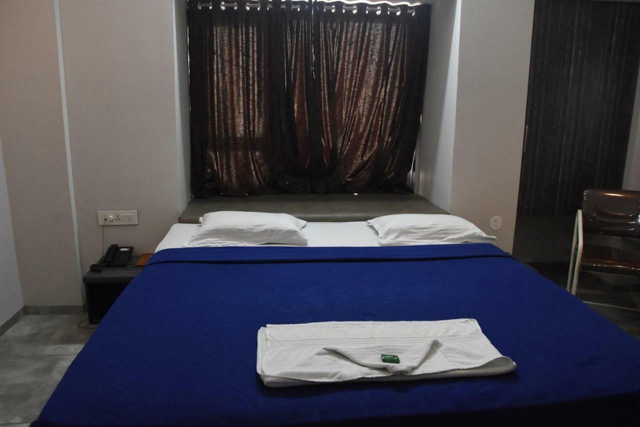 Hotel Vrindavan Deluxe Kolhapur Eksteriør billede