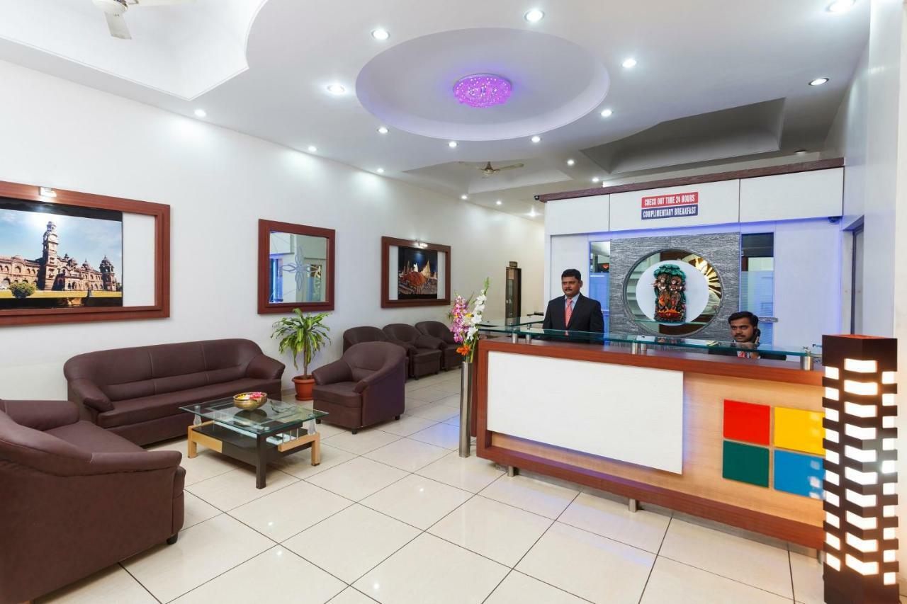 Hotel Vrindavan Deluxe Kolhapur Eksteriør billede
