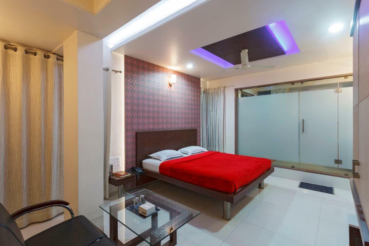 Hotel Vrindavan Deluxe Kolhapur Eksteriør billede
