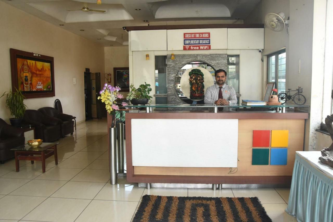 Hotel Vrindavan Deluxe Kolhapur Eksteriør billede