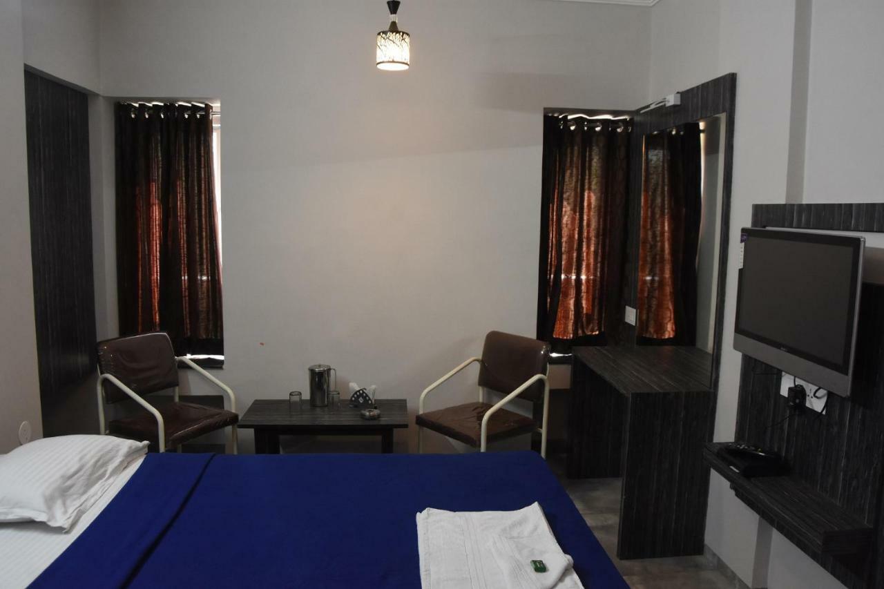 Hotel Vrindavan Deluxe Kolhapur Eksteriør billede