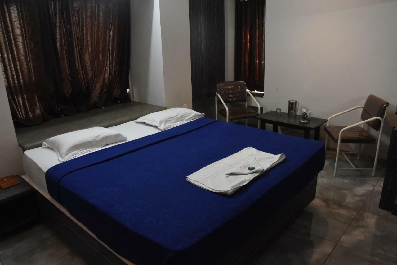 Hotel Vrindavan Deluxe Kolhapur Eksteriør billede