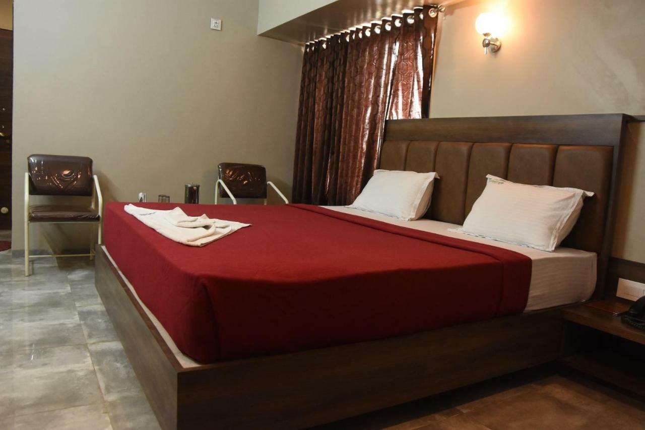 Hotel Vrindavan Deluxe Kolhapur Eksteriør billede